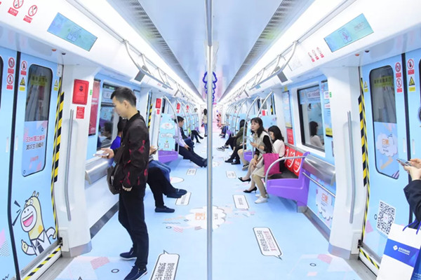 泊寓租房深圳地铁内包车广告