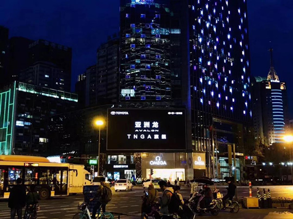 亚洲龙成都仁恒大厦LED屏广告