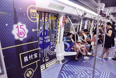 深圳地铁内包车广告