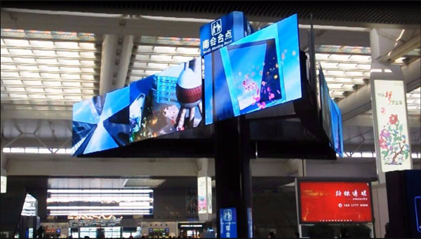 上海虹桥高铁站魔方柱广告