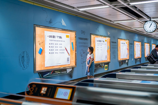 Realme手机地铁广告投放案例