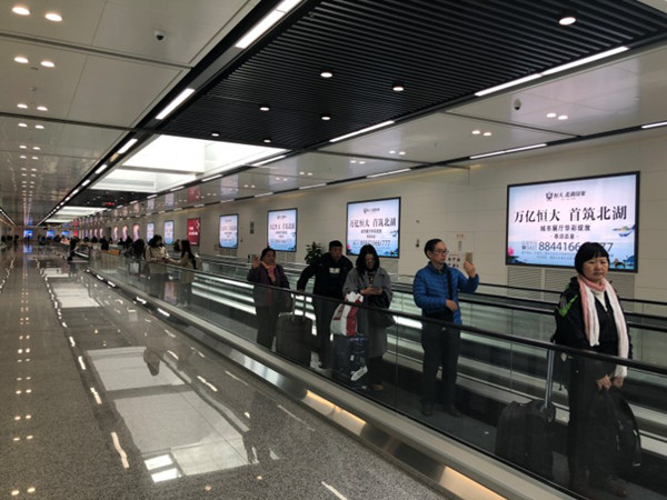 长春龙嘉机场出发区广告