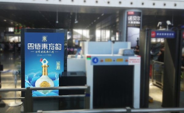 温州南站落客平台魔方柱刷屏广告