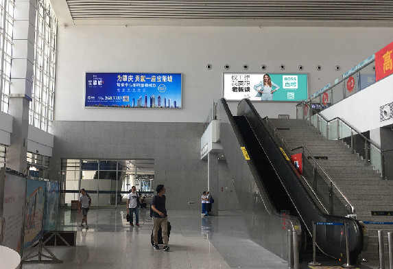 肇庆东高铁站灯箱广告价格