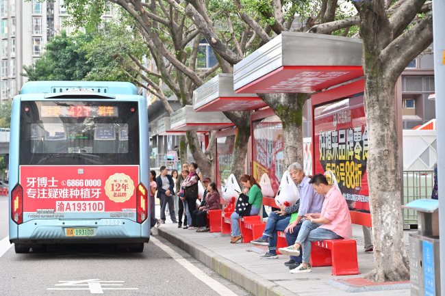 重庆候车亭站台广告价格收费标准，重庆公交车站站亭广告位置优势