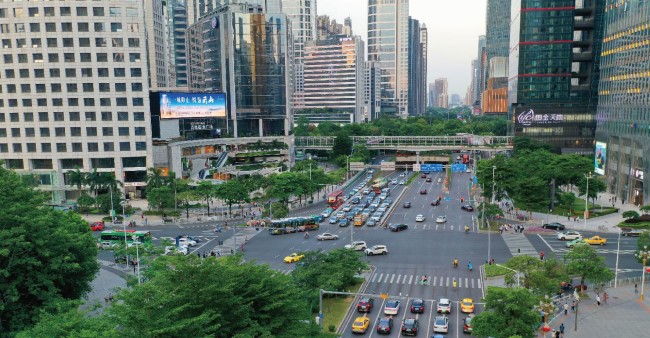 广州天河珠江新城高德置地弧面LED大屏广告，广州LED大屏广告价格