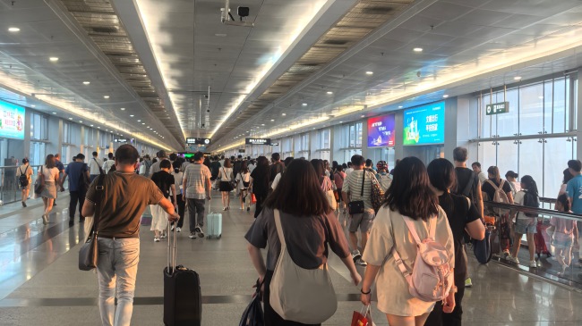 深圳福田口岸往返香港通道桥灯箱广告，深圳福田口岸广告价格