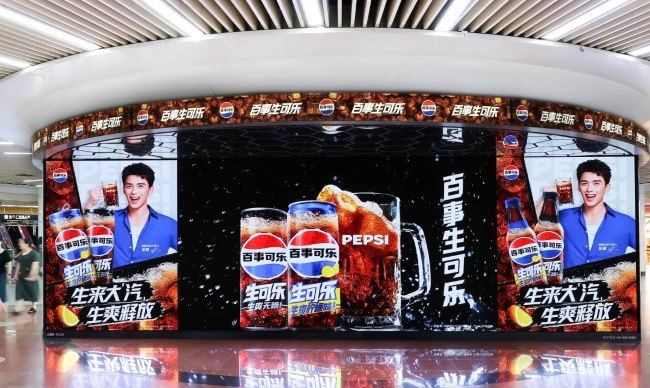 广州公园前地铁站中央换乘环形LED广告，广州地铁大屏广告价格