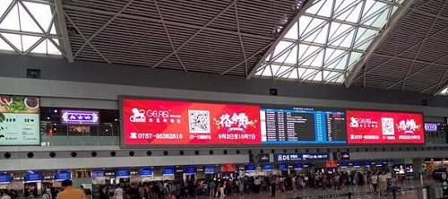 格莱斯陶瓷豪投十一城机场广告