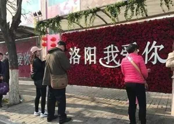 洛阳公交站牌广告