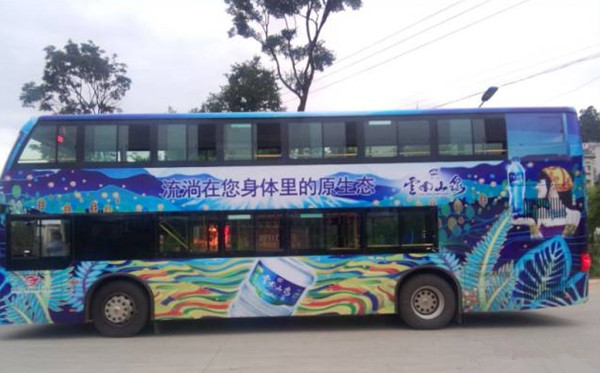 公交车身广告