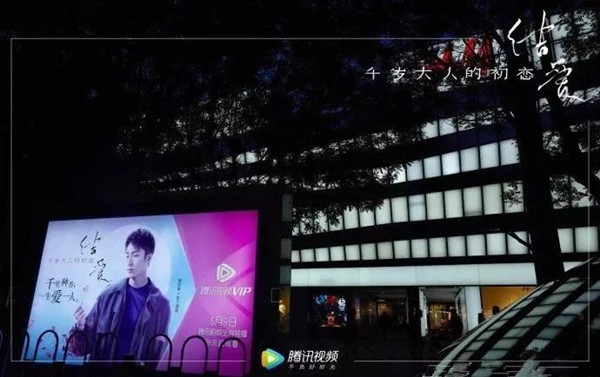 公交候车亭广告