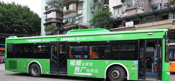 公交车广告