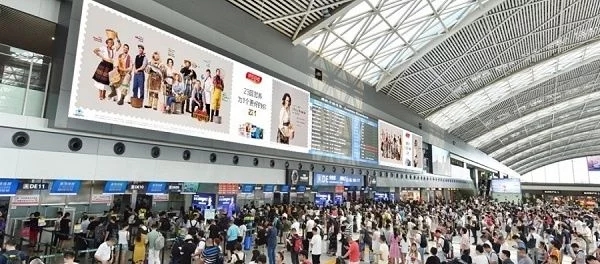 汤臣倍健一夜覆盖多个机场广告