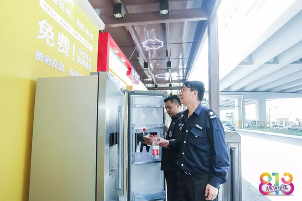 杭州公交候车亭广告