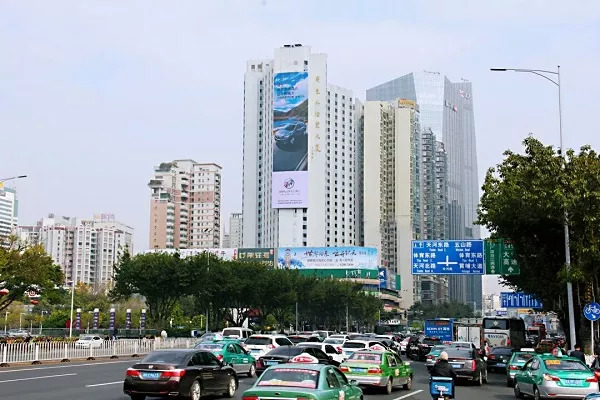 汽车户外广告