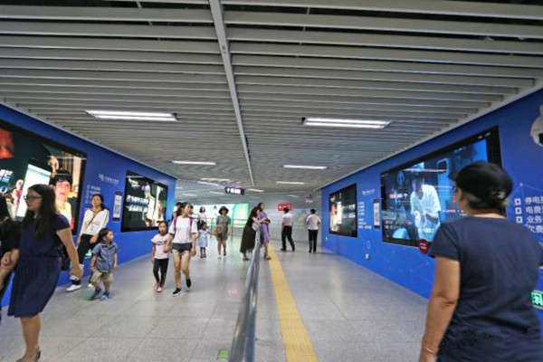 深圳地铁互动广告“触手可及”,供电局“一键报障”功能深入人心!