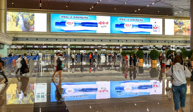 哈尔滨T2国内安检口上方LED屏广告