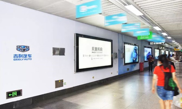 深圳地铁动感灯箱广告,为地铁媒体注入新的血液
