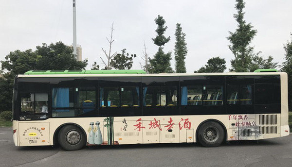 公交车身广告