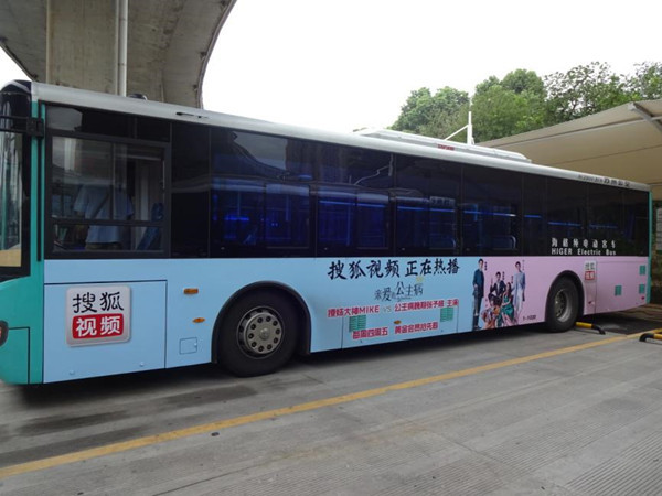 公交车身广告