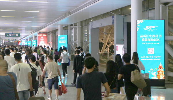 深圳北站出站通道LED屏广告价格