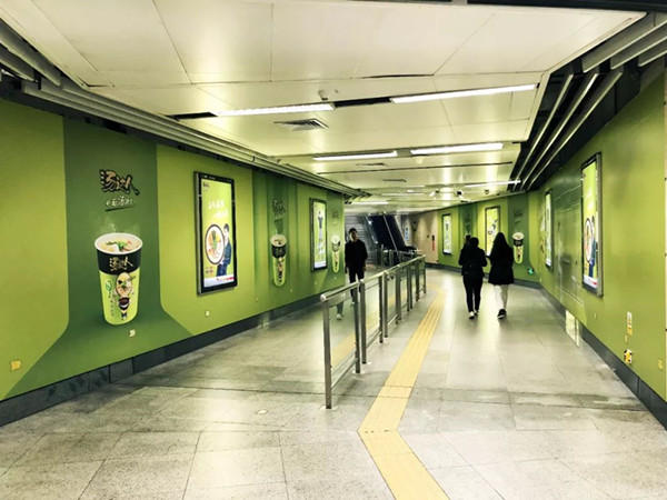 汤达人深圳地铁广告