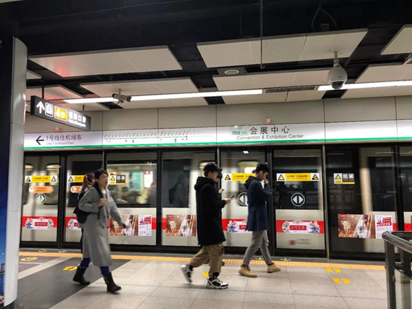 农夫山泉深圳地铁广告