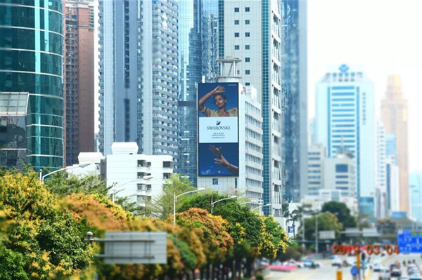 施华洛世奇探索春季新品深圳深南大道万象城LED大屏广告