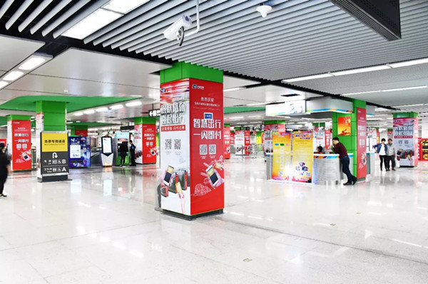 银联闪付--深圳地铁宝安中心主题站厅广告
