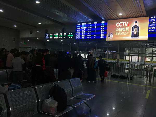 上海火车站LED屏广告