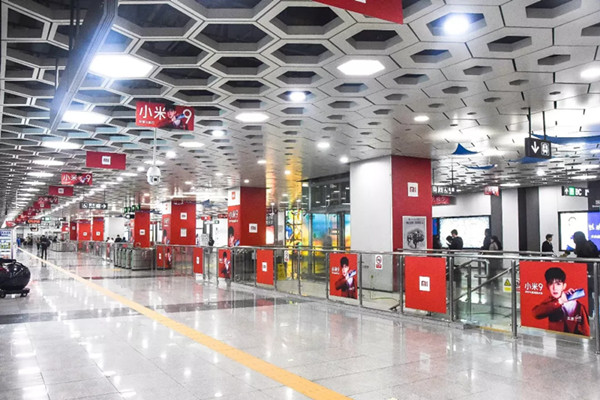 小米9手机深圳地铁广告