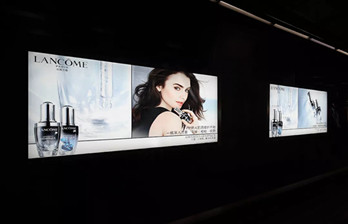 三八女王节美妆品牌南京地铁广告投放案例