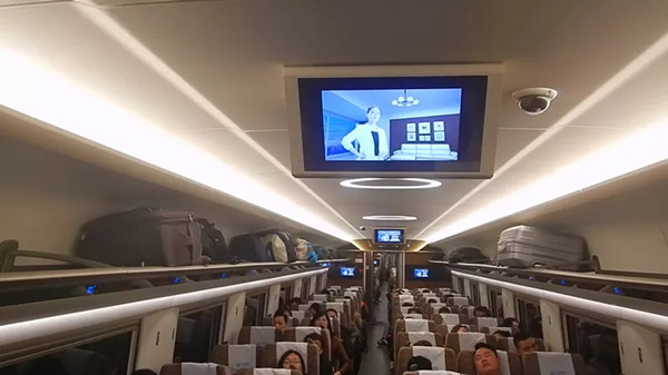 五光十色照明高铁电视广告