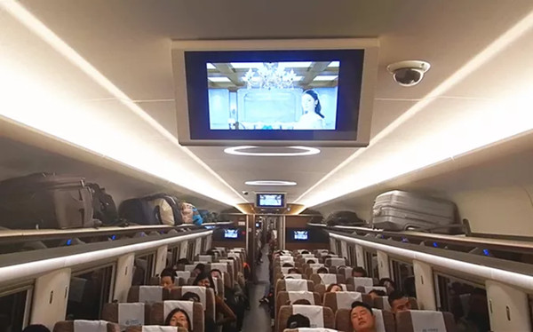 五光十色照明高铁电视广告