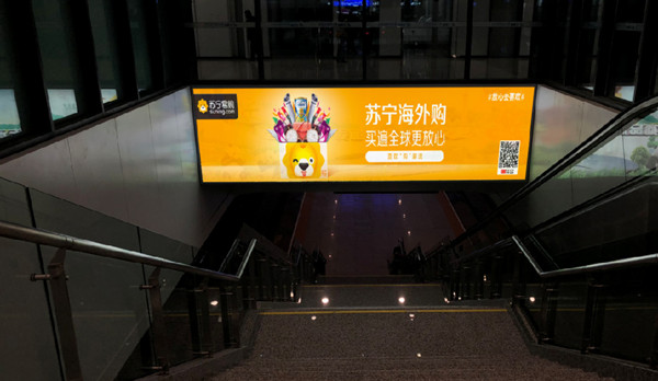 重庆西站灯箱广告