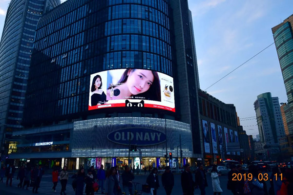 CNP上海南京西路静安寺百乐门LED大屏广告