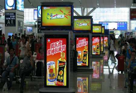 杭州东高铁站刷屏机广告