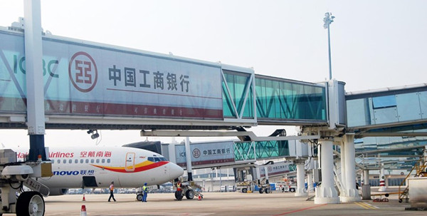 海口美兰机场外廊桥贴纸广告