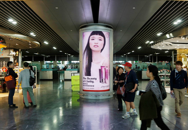 澳门机场灯箱广告