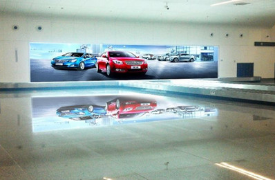 南宁机场一楼国际行李提取厅墙面灯箱广告