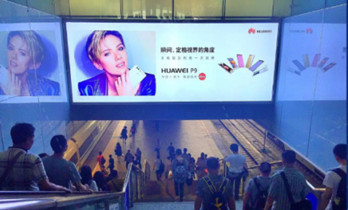 深圳高铁楣头灯箱广告有哪些优势?
