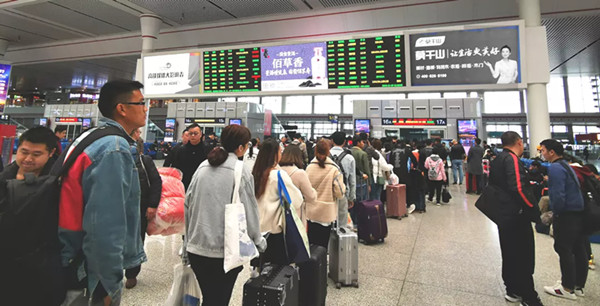 佰草香高铁站LED屏广告