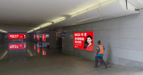 沧州西高铁站灯箱广告