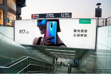 苏州地铁梯顶灯箱广告