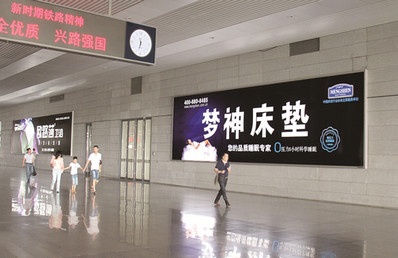 上海虹桥高铁站站台层基本墙面灯箱广告