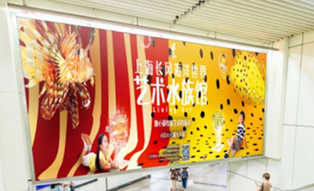 上海地铁梯顶灯箱广告