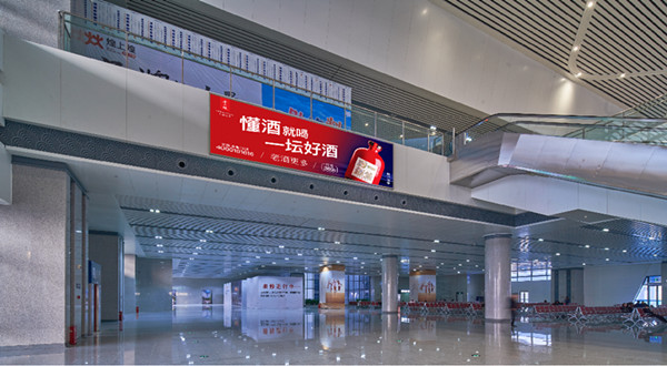 南阳高铁站灯箱广告