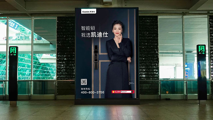 深圳机场灯箱广告1