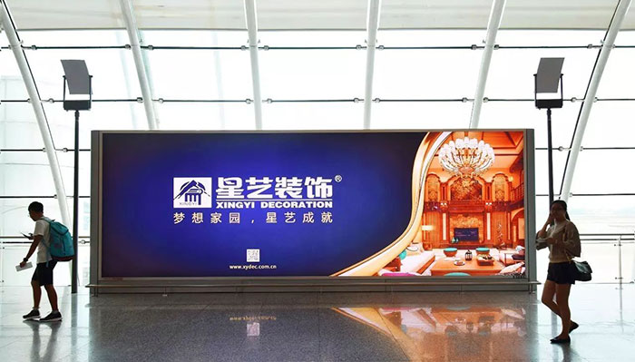 广州机场灯箱广告1